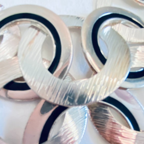 NRT Bib Choker Necklace Silver Tone Intertwined Rings And Ribbons - Picture 4 of 10